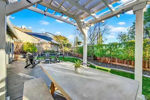 Exterior - 2833 Watson Ct, Fairfield, CA 94534 photo 13 of 17