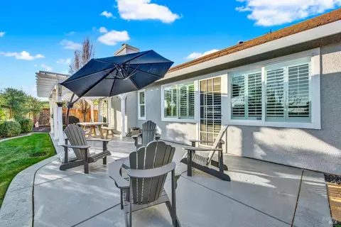 Exterior - 2833 Watson Ct, Fairfield, CA 94534 photo 10 of 17