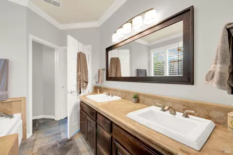 Bath - 2833 Watson Ct, Fairfield, CA 94534 photo 1 of 5