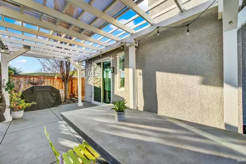 Exterior - 2833 Watson Ct, Fairfield, CA 94534 photo 14 of 17