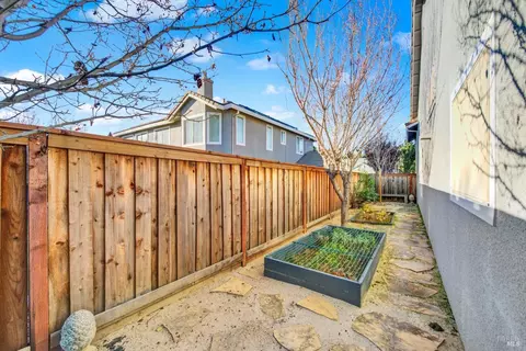 Exterior - 2833 Watson Ct, Fairfield, CA 94534 photo 16 of 17