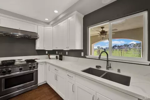 Kitchen - 7575 Putman Rd, Vacaville, CA 95688 photo 9 of 11