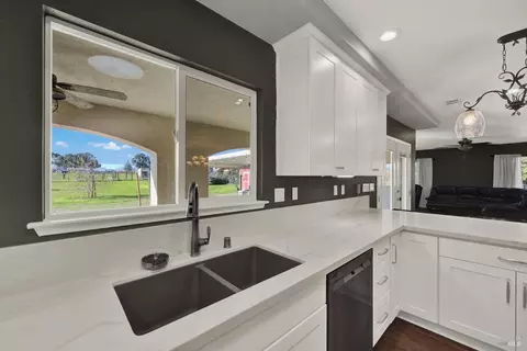 Kitchen - 7575 Putman Rd, Vacaville, CA 95688 photo 8 of 11