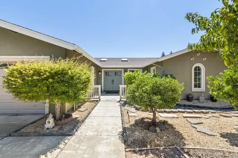 303 Sunrise Dr, Cloverdale, CA 95425