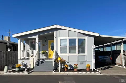 42 Leisure Park Cir, Santa Rosa, CA 95401