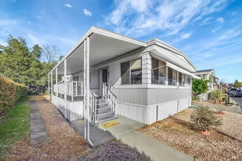 106 Winchester Dr, Santa Rosa, CA 95401