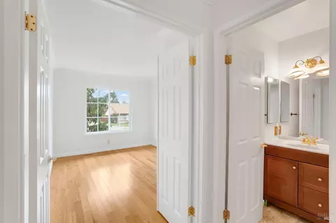 Entry Way - 1448 Granada St, Vallejo, CA 94591 photo 7 of 11