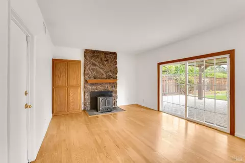 Living - 1448 Granada St, Vallejo, CA 94591 photo 10 of 16