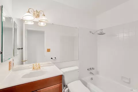 Bath - 1448 Granada St, Vallejo, CA 94591 photo 2 of 8