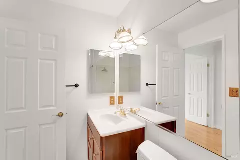 Bath - 1448 Granada St, Vallejo, CA 94591 photo 3 of 8