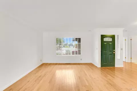 Living - 1448 Granada St, Vallejo, CA 94591 photo 4 of 16