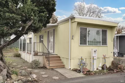 300 Stony Point Rd #417, Petaluma, CA 94952