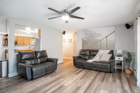 1229 Alderwood Way, Vacaville, CA 95687