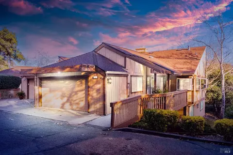 8 Knoll Dr, Fairfield, CA 94534