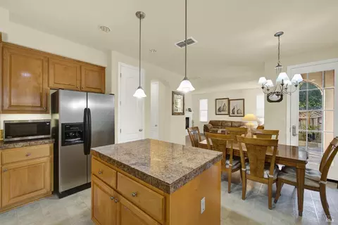 Kitchen - 6178 Ashwell Way, Vallejo, CA 94591 photo 5 of 5