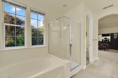 Bath - 6178 Ashwell Way, Vallejo, CA 94591 photo 3 of 4