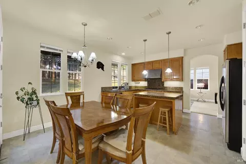 Dining - 6178 Ashwell Way, Vallejo, CA 94591 photo 2 of 3