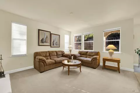 Living - 6178 Ashwell Way, Vallejo, CA 94591 photo 2 of 3