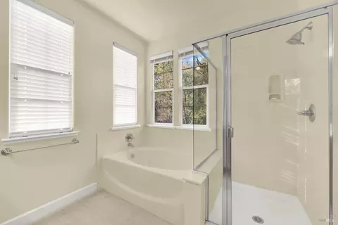 Bath - 6178 Ashwell Way, Vallejo, CA 94591 photo 4 of 4