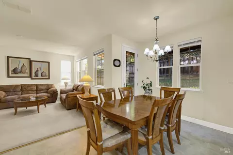Dining - 6178 Ashwell Way, Vallejo, CA 94591 photo 3 of 3