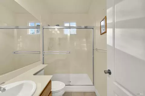 Bath - 6178 Ashwell Way, Vallejo, CA 94591 photo 1 of 4