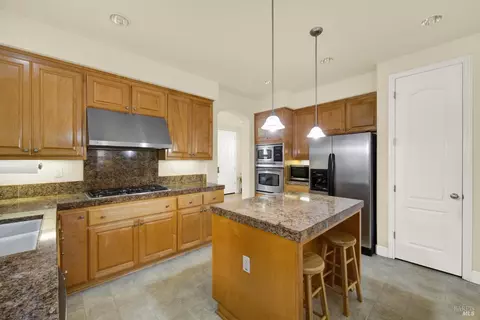 Kitchen - 6178 Ashwell Way, Vallejo, CA 94591 photo 3 of 5