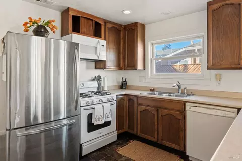 766 S Oak St, Ukiah, CA 95482 photo 4