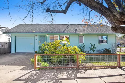 1137 Yount St, Napa, CA 94559