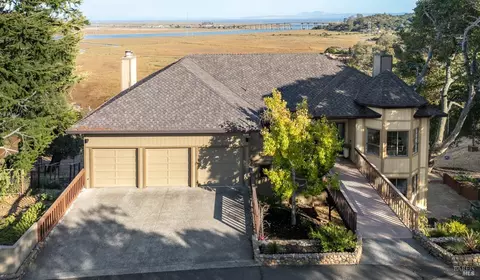 825 Albatross Dr, Novato, CA 94945