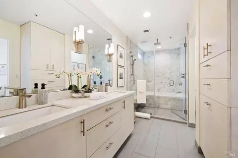 Bath - 4 Valley West Cir, Napa, CA 94558 photo 1 of 6