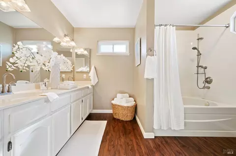 Bath - 4 Valley West Cir, Napa, CA 94558 photo 4 of 6