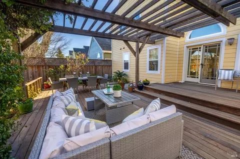 Exterior - 4 Valley West Cir, Napa, CA 94558 photo 6 of 12