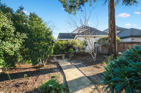 Exterior - 4 Valley West Cir, Napa, CA 94558 photo 9 of 12