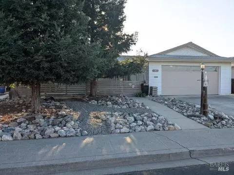 142 Lassen Cir, Vacaville, CA 95687