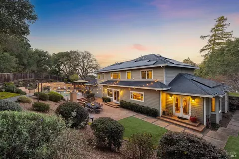 20 Deer Valley Ct, Petaluma, CA 94952