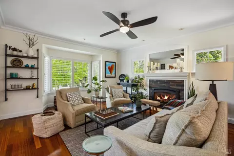 Living - 20 Deer Valley Ct, Petaluma, CA 94952 photo 2 of 5