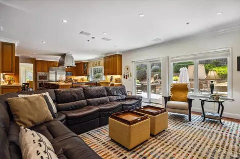 Living - 20 Deer Valley Ct, Petaluma, CA 94952 photo 4 of 5