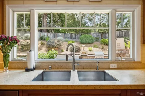 Kitchen - 20 Deer Valley Ct, Petaluma, CA 94952 photo 3 of 7