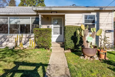 726 Grove Ave, Ukiah, CA 95482