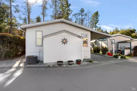 381 Circulo La Cruz Rd, Rohnert Park, CA 94928