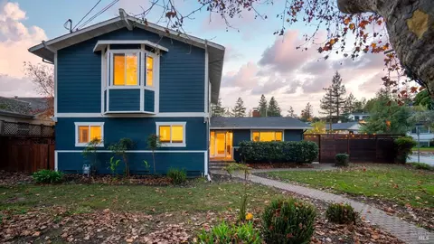 910 Mountain View Ave, Petaluma, CA 94952