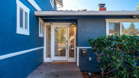 910 Mountain View Ave, Petaluma, CA 94952 photo 3