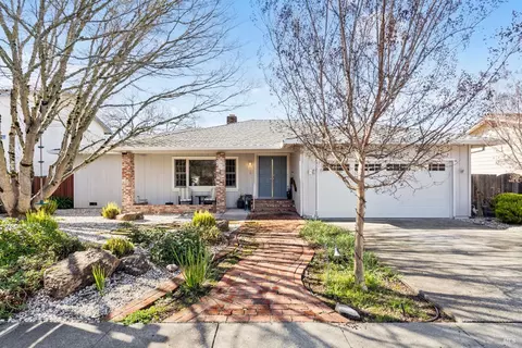 215 Simone Pl S, Santa Rosa, CA 95409