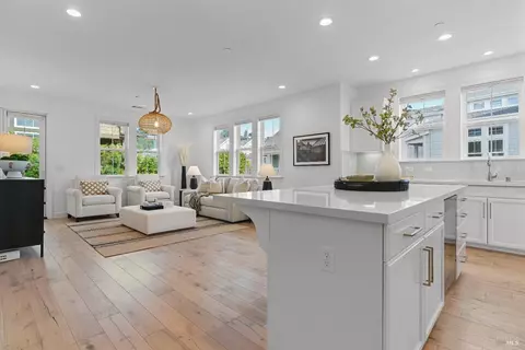 130 Loch Lomond Dr, San Rafael, CA 94901
