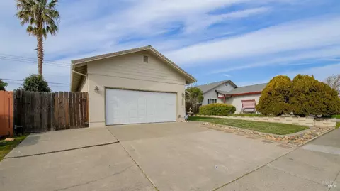 1407 Eisenhower St, Fairfield, CA 94533 photo 2