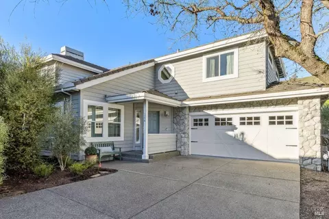 206 Windsor Dr, Petaluma, CA 94952