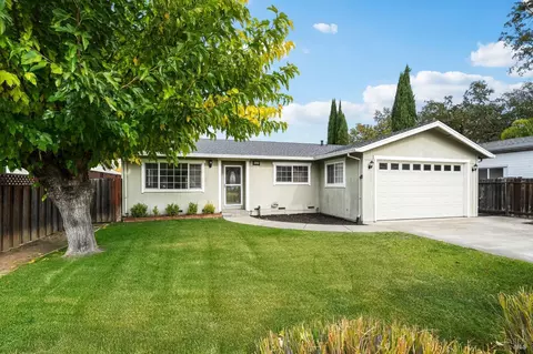8420 Old Oak Rd, Windsor, CA 95492