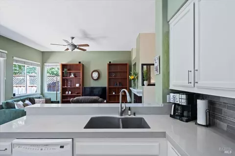 8729 Holly Leaf Dr, Windsor, CA 95492 photo 17