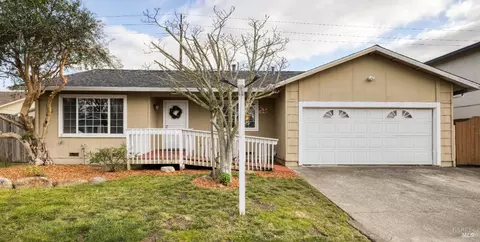 1724 Moclips Dr, Petaluma, CA 94954