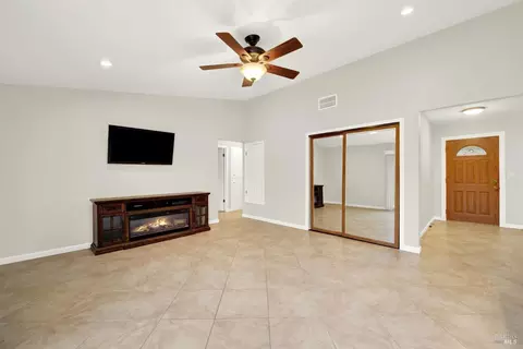 Living - 579 Florence Dr, Vacaville, CA 95688 photo 8 of 10